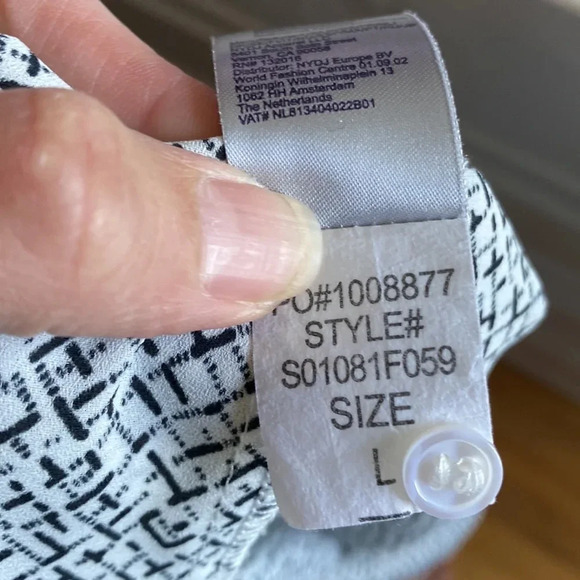 NYDJ printed blouse size Large - Picture 14 of 15